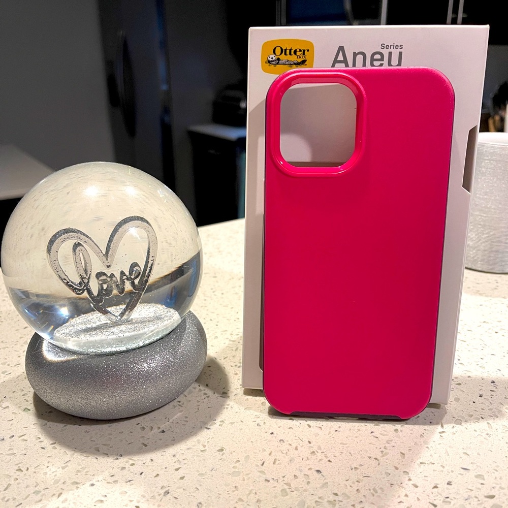 Used/Like new iPhone 12 Pro Max Otterbox.